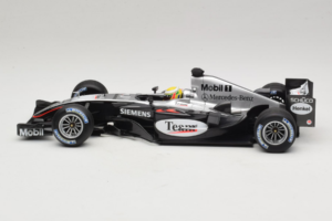 McLaren MP4/19 Mercedes L. Hamilton Autosport Young Driver Test Silverstone 2004 Minichamps 1:18 530044418 Pressofusione — immagine 3 di 7