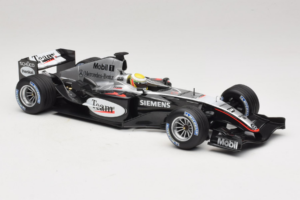 McLaren MP4/19 Mercedes L. Hamilton Autosport Young Driver Test Silverstone 2004 Minichamps 1:18 530044418 Pressofusione — immagine 4 di 7