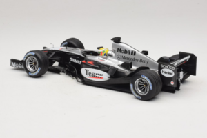 McLaren MP4/19 Mercedes L. Hamilton Autosport Young Driver Test Silverstone 2004 Minichamps 1:18 530044418 Pressofusione — immagine 5 di 7