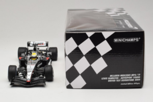 McLaren MP4/19 Mercedes L. Hamilton Autosport Young Driver Test Silverstone 2004 Minichamps 1:18 530044418 Pressofusione — immagine 6 di 7