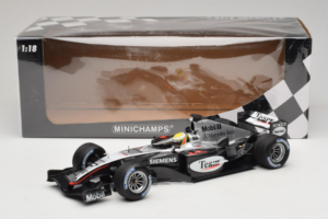 McLaren MP4/19 Mercedes L. Hamilton Autosport Young Driver Test Silverstone 2004 Minichamps 1:18 530044418 Pressofusione — immagine 7 di 7