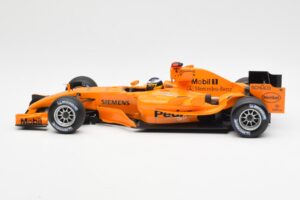 McLaren MP4-20 Mercedes P. de la Rosa Interim Test Car 2006 Minichamps 1:18 530061894 Pressofusione — immagine 3 di 6