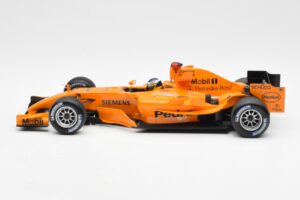 McLaren Mercedes MP4-20 P. de la Rosa F1 Test Car 2005 Minichamps 1:18 B66962343 Pressofusione — immagine 3 di 6