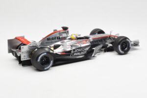 McLaren Mercedes MP4-21 #4 J.P. Montoya F1 2006 Minichamps 1:18 530061804 Pressofusione — immagine 2 di 6