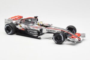 McLaren Mercedes MP4-21 #4 J.P. Montoya F1 2006 Minichamps 1:18 530061804 Pressofusione — immagine 4 di 6
