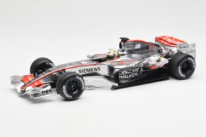 McLaren Mercedes MP4-21 #4 J.P. Montoya F1 2006 Minichamps 1:18 530061804 Pressofusione