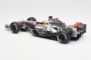 McLaren Mercedes MP4-21 #4 J.P. Montoya F1 2006 Minichamps 1:18 530061804 Pressofusione — immagine 5 di 6