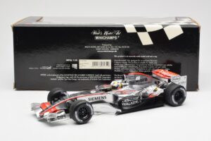 McLaren Mercedes MP4-21 #4 J.P. Montoya F1 2006 Minichamps 1:18 530061804 Pressofusione — immagine 6 di 6