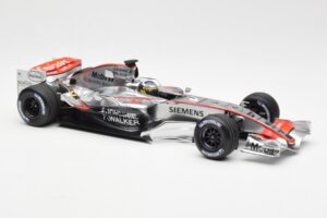 McLaren Mercedes MP4-21 P. de la Rosa F1 Showcar 2006 Minichamps 1:18 B66962346 Pressofusione — immagine 4 di 6
