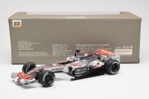 McLaren Mercedes MP4-21 P. de la Rosa F1 Showcar 2006 Minichamps 1:18 B66962346 Pressofusione — immagine 6 di 6