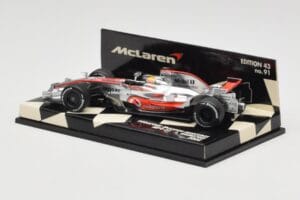 McLaren Mercedes MP4-23 #22 L. Hamilton Race Car 2008 Minichamps 1:43 530084322 Pressofusione — immagine 3 di 5