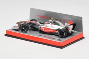 McLaren Mercedes MP4-24 #2 H. Kovalainen Race Car 2009 Minichamps 1:43 503094302 Pressofusione — immagine 3 di 5