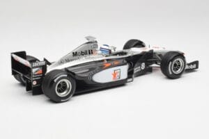 McLaren MP4/13 #8 M. Hakkinen F1 World Champion 1998 Minichamps 1:18 18690008 Pressofusione — immagine 2 di 7