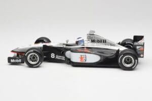 McLaren MP4/13 #8 M. Hakkinen F1 World Champion 1998 Minichamps 1:18 18690008 Pressofusione — immagine 3 di 7
