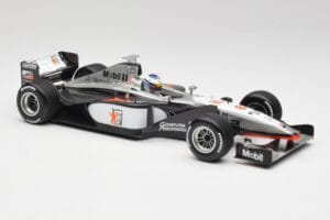 McLaren MP4/13 #8 M. Hakkinen F1 World Champion 1998 Minichamps 1:18 18690008 Pressofusione — immagine 4 di 7
