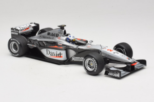 McLaren MP4-15 #2 D. Coulthard F1 2000 Minichamps 1:18 B66962118 Pressofusione — immagine 4 di 6