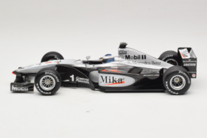 McLaren MP4-15 #1 M. Hakkinen F1 2000 Minichamps 1:18 B66962117 Pressofusione — immagine 3 di 6