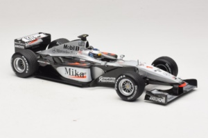 McLaren MP4-15 #1 M. Hakkinen F1 2000 Minichamps 1:18 B66962117 Pressofusione — immagine 4 di 6
