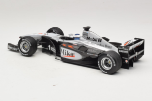 McLaren MP4-15 #1 M. Hakkinen F1 2000 Minichamps 1:18 B66962117 Pressofusione — immagine 5 di 6