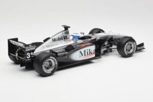 McLaren MP4-16 #4 M. Häkkinen F1 2001 Hot Wheels 1:18 50198 Pressofusione — immagine 2 di 6