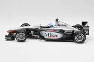 McLaren MP4-16 #4 M. Häkkinen F1 2001 Hot Wheels 1:18 50198 Pressofusione — immagine 3 di 6
