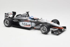 McLaren MP4-16 #4 M. Häkkinen F1 2001 Hot Wheels 1:18 50198 Pressofusione — immagine 4 di 6