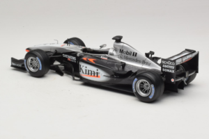 McLaren MP4-20 #9 K. Raikkonen F1 2005 Hot Wheels 1:18 H2286 Pressofusione — immagine 5 di 6