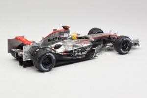 McLaren MP4-25 Mercedes #2 L. Hamilton Showcar 2010 Minichamps 1:18 110100006-R1 Pressofusione — immagine 2 di 6