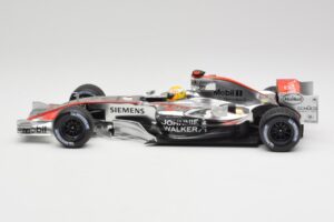 McLaren MP4-25 Mercedes #2 L. Hamilton Showcar 2010 Minichamps 1:18 110100006-R1 Pressofusione — immagine 3 di 6