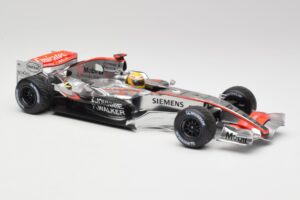 McLaren MP4-25 Mercedes #2 L. Hamilton Showcar 2010 Minichamps 1:18 110100006-R1 Pressofusione — immagine 4 di 6
