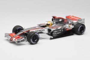 McLaren MP4-25 Mercedes #2 L. Hamilton Showcar 2010 Minichamps 1:18 110100006-R1 Pressofusione
