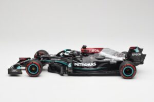 Mercedes AMG W12 Petronas #44 L. Hamilton Spanish GP 100th Pole 2021 Minichamps 1:18 110210444 Resina — immagine 3 di 7