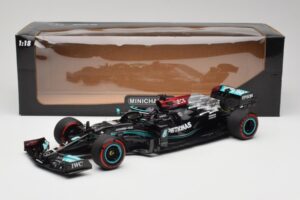Mercedes AMG W12 Petronas #44 L. Hamilton Spanish GP 100th Pole 2021 Minichamps 1:18 110210444 Resina — immagine 7 di 7