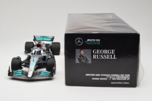Mercedes AMG W13 E Performance Petronas #63 G. Russell Brazilian GP 1st Win 2022 Minichamps 1:18 110222163 Resina — immagine 6 di 7