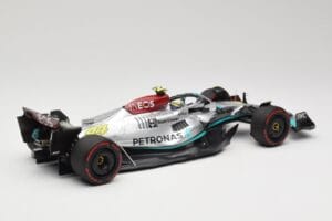 Mercedes AMG W13 E Performance Petronas #44 L. Hamilton Brazilian GP 2022 Minichamps 1:18 110222144 Resina — immagine 2 di 7