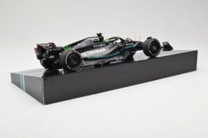 Mercedes AMG W14 E Performance Petronas #63 G. Russell Bahrain GP 2023 Minichamps 1:18 113230163 Resina — immagine 3 di 7