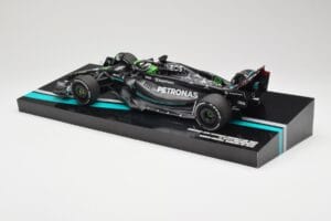 Mercedes AMG W14 E Performance Petronas #63 G. Russell Bahrain GP 2023 Minichamps 1:18 113230163 Resina — immagine 5 di 7