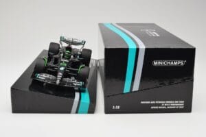 Mercedes AMG W14 E Performance Petronas #63 G. Russell Bahrain GP 2023 Minichamps 1:18 113230163 Resina — immagine 6 di 7