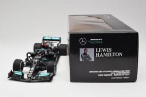 Mercedes AMG W12 #44 L. Hamilton Bahrain GP 2021 Minichamps 1:18 110210144 Pressofusione — immagine 7 di 7
