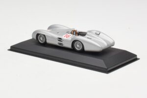 Mercedes W196 Streamliner #16 J.M. Fangio GP Italy Winner 1954 Minichamps 1:43 432543016 Pressofusione — immagine 3 di 4