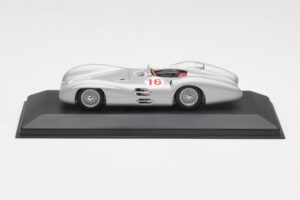 Mercedes W196 Streamliner #16 J.M. Fangio GP Italy Winner 1954 Minichamps 1:43 432543016 Pressofusione