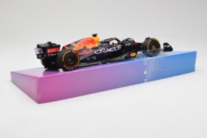 Red Bull Racing RB18 #1 M. Verstappen Winner Miami GP 2022 Minichamps 1:18 113220501 Pressofusione — immagine 3 di 7