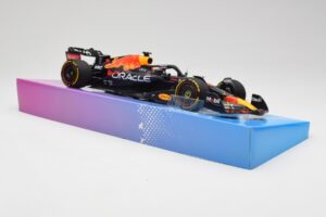 Red Bull Racing RB18 #1 M. Verstappen Winner Miami GP 2022 Minichamps 1:18 113220501 Pressofusione — immagine 4 di 7