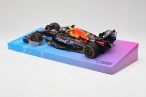 Red Bull Racing RB18 #1 M. Verstappen Winner Miami GP 2022 Minichamps 1:18 113220501 Pressofusione — immagine 5 di 7
