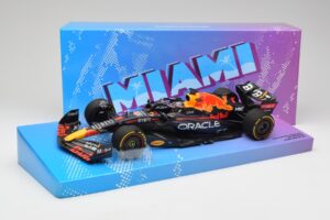 Red Bull Racing RB18 #1 M. Verstappen Winner Miami GP 2022 Minichamps 1:18 113220501 Pressofusione — immagine 7 di 7
