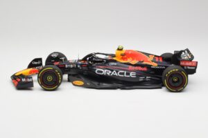 Oracle Red Bull Racing RB18 #11 S. Perez Abu Dhabi GP 2022 Minichamps 1:18 110222211 Pressofusione — immagine 3 di 7