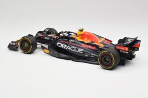 Oracle Red Bull Racing RB18 #11 S. Perez Abu Dhabi GP 2022 Minichamps 1:18 110222211 Pressofusione — immagine 5 di 7