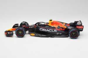 Oracle Red Bull Racing RB18 #11 S. Perez Monaco GP Winner Rain Tyre Version 2022 Minichamps 1:18 110222711 Pressofusione — immagine 3 di 7