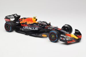 Oracle Red Bull Racing RB18 #11 S. Perez Monaco GP Winner Rain Tyre Version 2022 Minichamps 1:18 110222711 Pressofusione — immagine 4 di 7