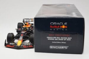 Oracle Red Bull Racing RB19 #1 M. Verstappen Winner Abu Dhabi GP 2023 Minichamps 1:18 110232301 Pressofusione — immagine 6 di 7